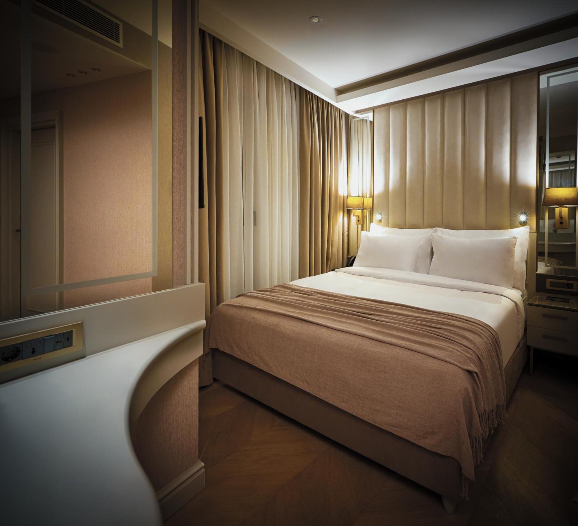 The Hotels, Galata Hotel Istanboel